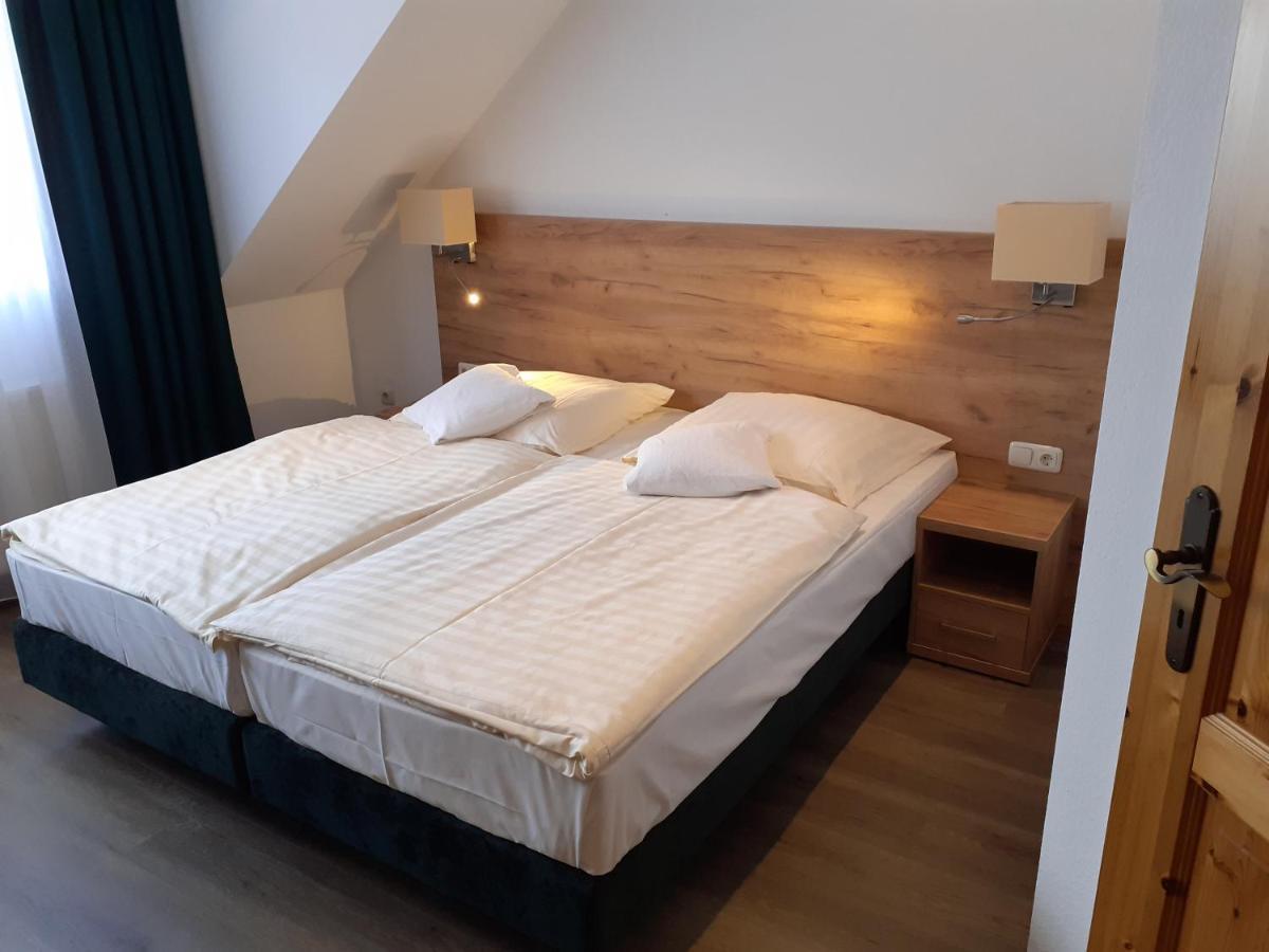 Land-Gut-Hotel Zum Alten Forsthaus - Aufladestation Fuer Elektroautos Hürtgenwald Exteriör bild