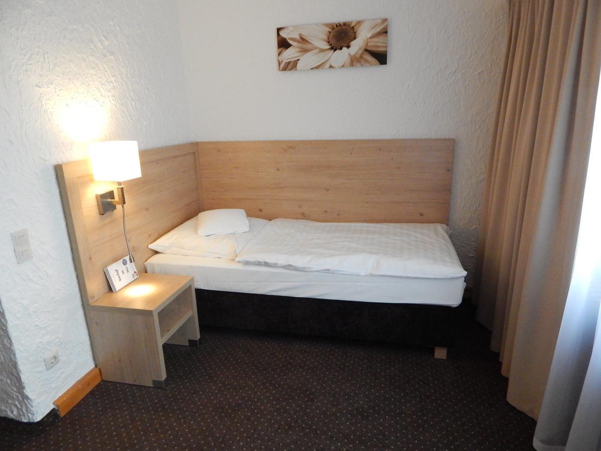 Land-Gut-Hotel Zum Alten Forsthaus - Aufladestation Fuer Elektroautos Hürtgenwald Exteriör bild