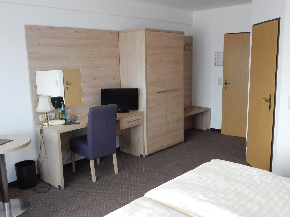 Land-Gut-Hotel Zum Alten Forsthaus - Aufladestation Fuer Elektroautos Hürtgenwald Exteriör bild