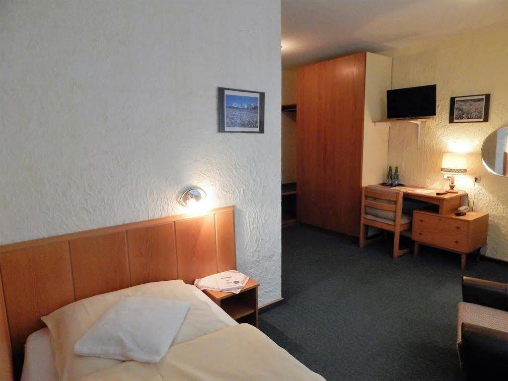 Land-Gut-Hotel Zum Alten Forsthaus - Aufladestation Fuer Elektroautos Hürtgenwald Exteriör bild