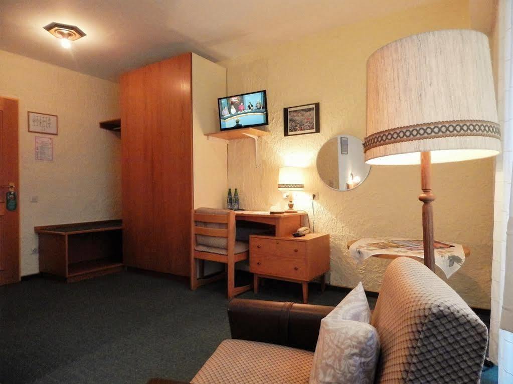 Land-Gut-Hotel Zum Alten Forsthaus - Aufladestation Fuer Elektroautos Hürtgenwald Exteriör bild