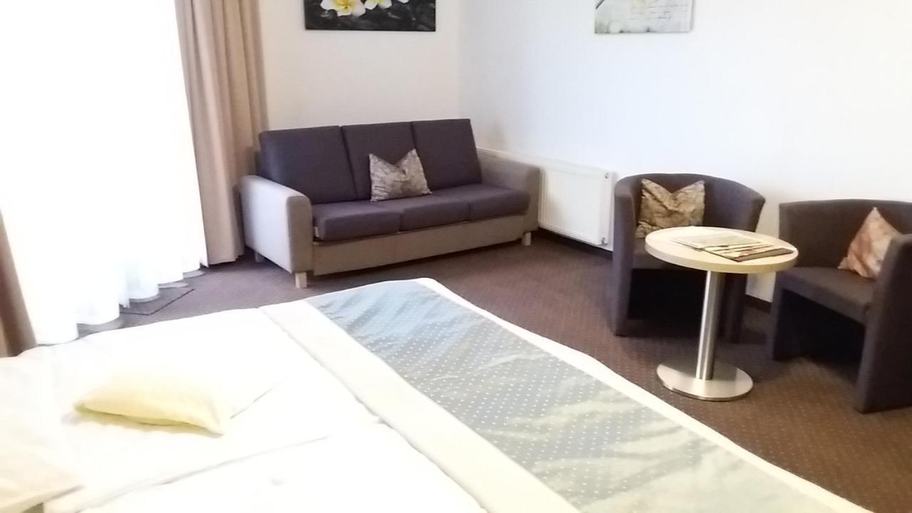 Land-Gut-Hotel Zum Alten Forsthaus - Aufladestation Fuer Elektroautos Hürtgenwald Exteriör bild